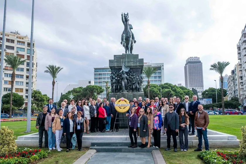 Egeli Diş Hekimleri Atatürk Anıtı’nda Buluştu