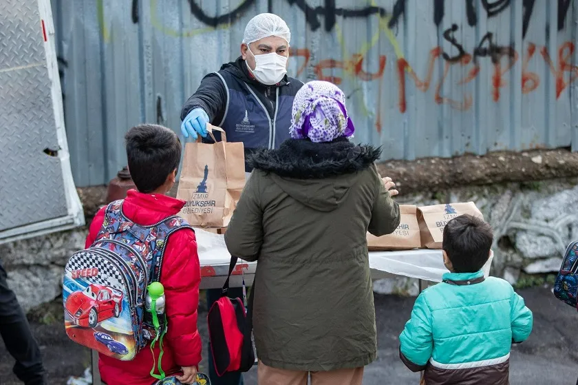 Büyükşehir’den miniklere beslenme paketi