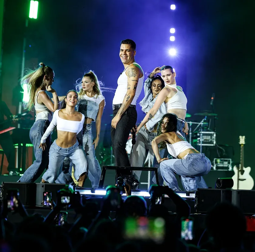 Emir Can İğrek’ten Ayakta Alkışlanan Performans