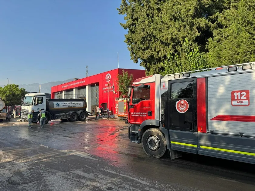 İzmir İtfaiyesi şimdi de Denizli için ter döküyor